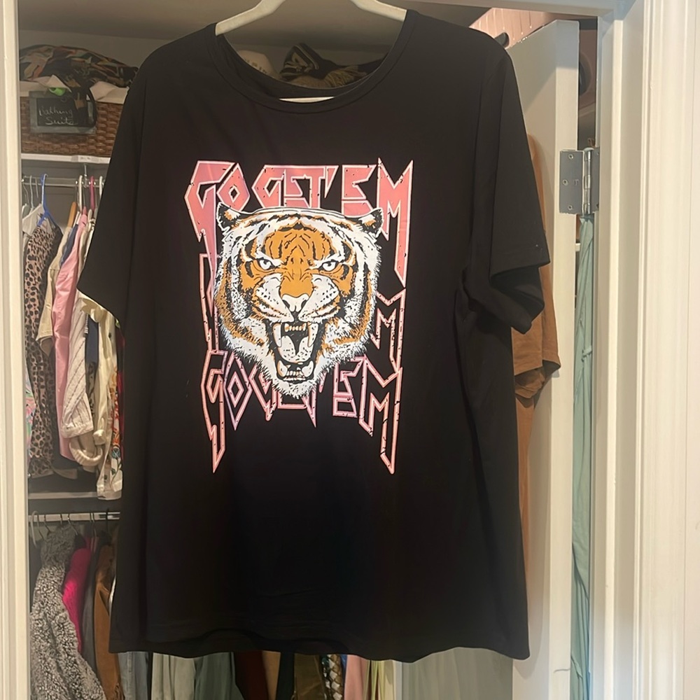 Go Get Em Tiger Graphic tee